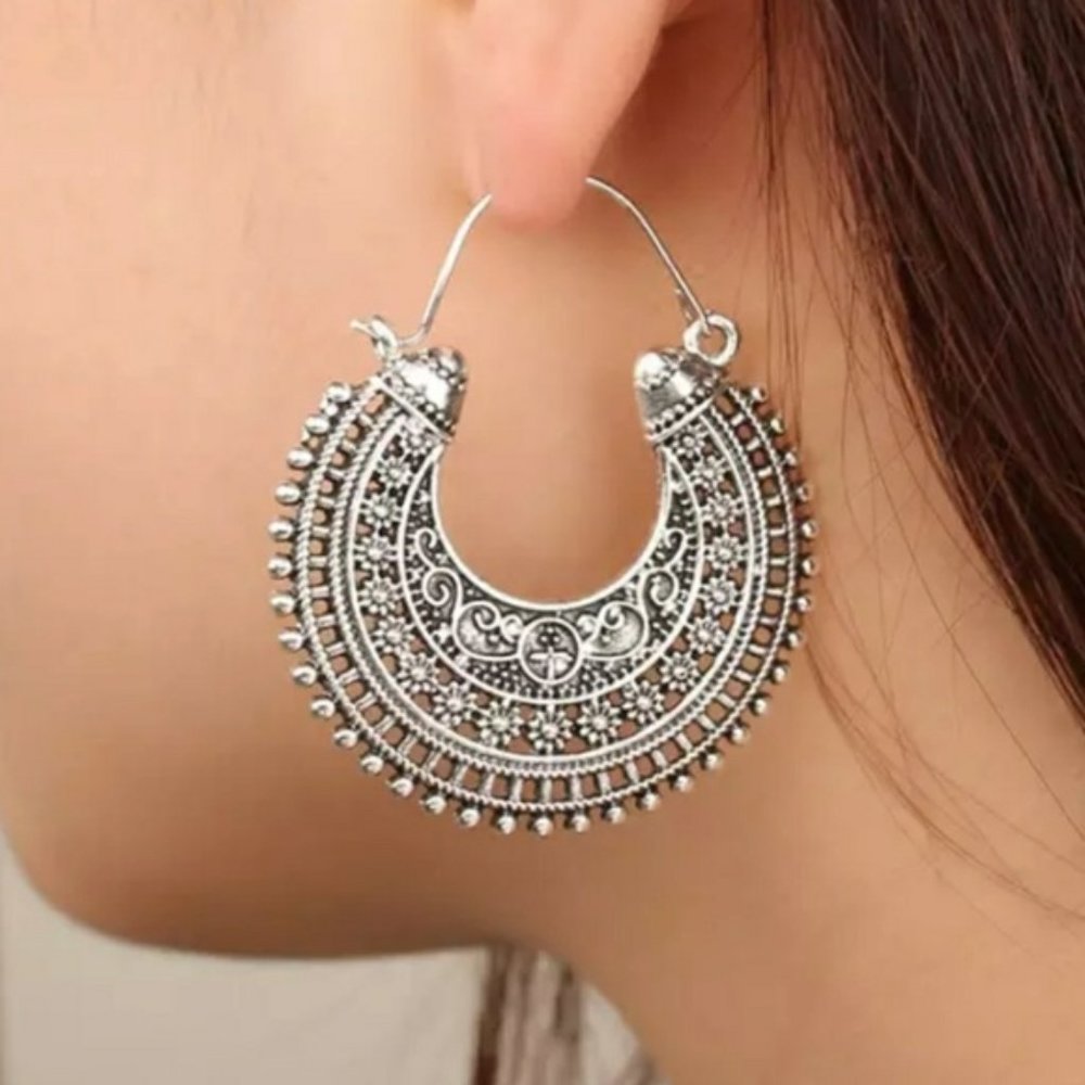 ***NEW Antique Silver Vintage style Earrings - Picture 1 of 5